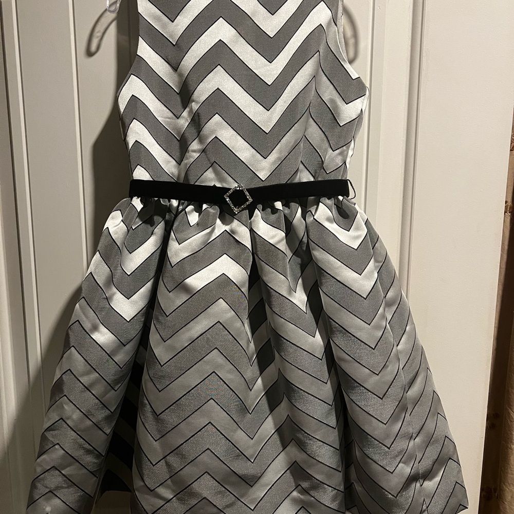 Elegant Chevron Pattern Kids Dress - Black and White